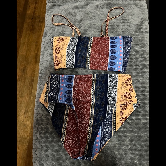 Bikini - Picture 1 of 1